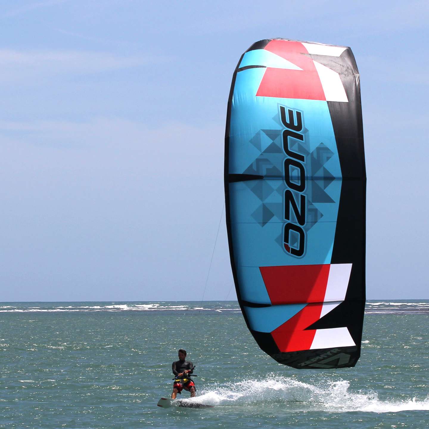 Ozone Zephyr Kitesurfing Kite 2013 | King of Watersports