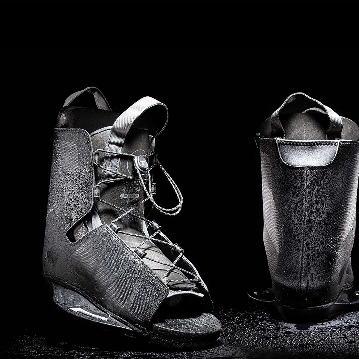 hyperlite-2022-frequency-boots-alt1-zoom Hyperlite Frequency OT 2025 Wakeboard Boots – side view of the wakeboard boots with lace, strap and ankle support details