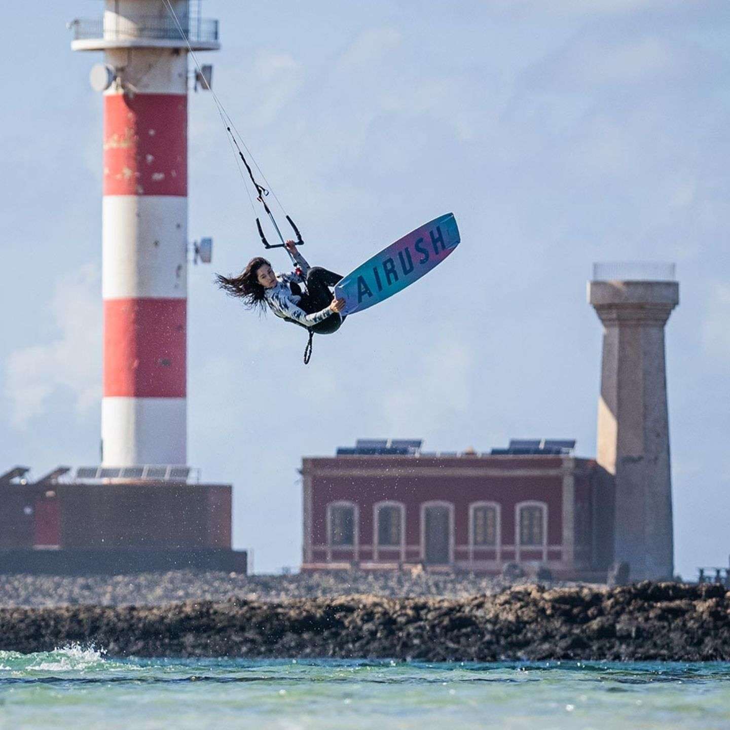 Airush Diamond v6 Kiteboard twintip kiteboard close-up showing rail shape, fin mounts, channels and underside construction