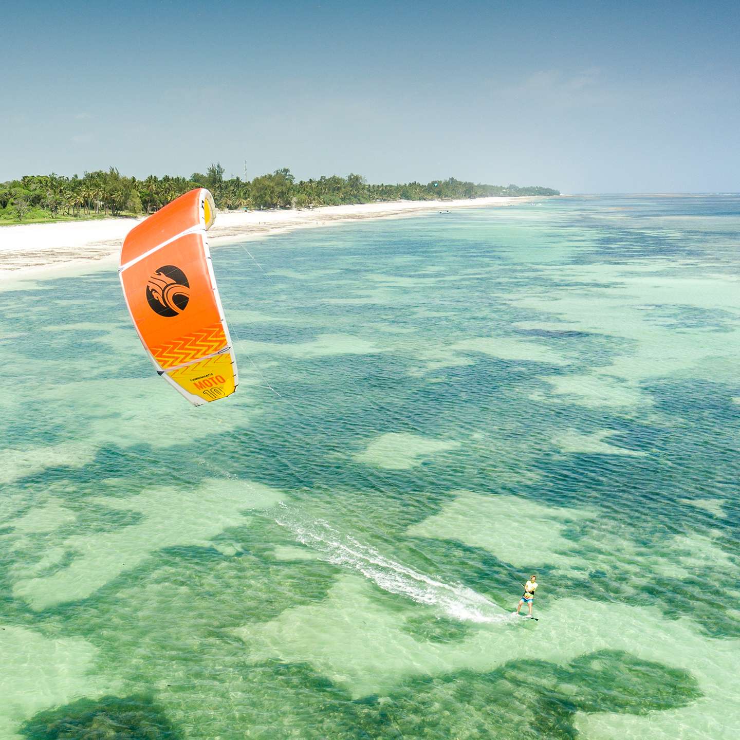 Cabrinha Moto 2021 Kite profile view showing the inflated kite arc, swept wingtips, strut depth and aerodynamic canopy shape