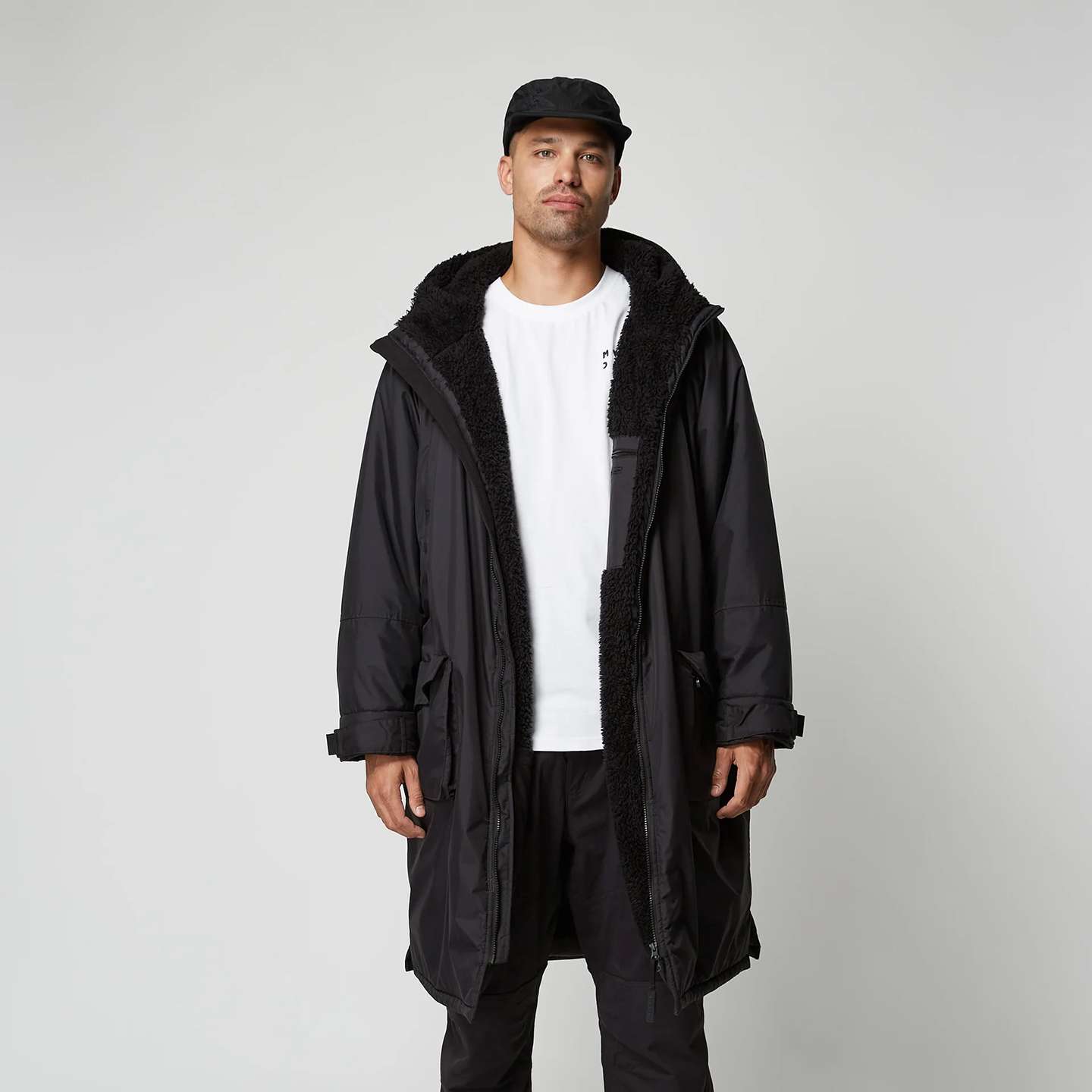 mystic-dts-explore-poncho-alt2-zoom Mystic DTS Explore Poncho 2023 side view showing fit