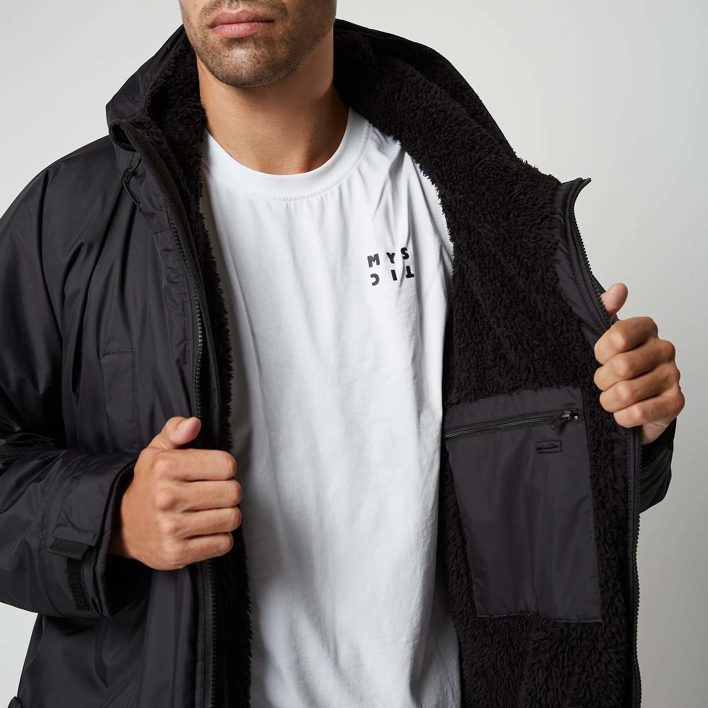 mystic-dts-explore-poncho-alt4-zoom Mystic DTS Explore Poncho 2023 lifestyle view