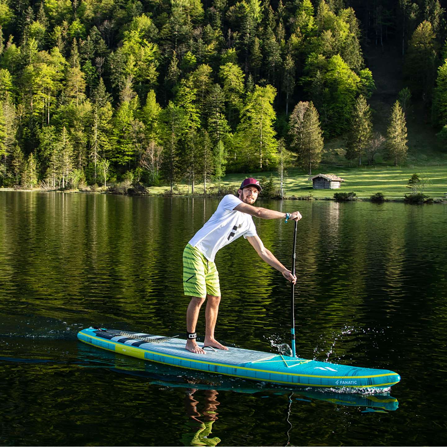 Fanatic Ray Air Premium 2023 13'6 Inflatable SUP with premium construction, fin box and tail detail view