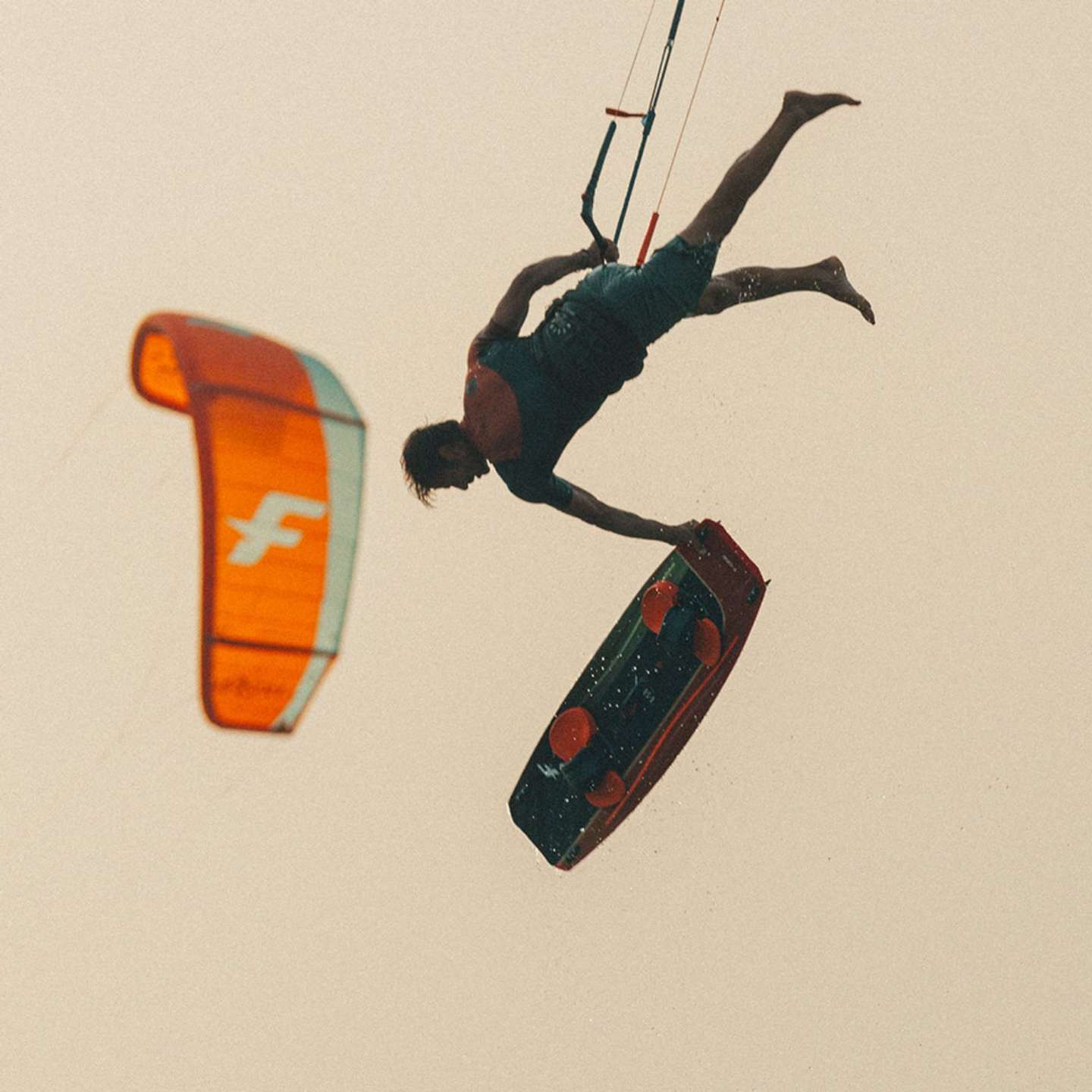 F-One Trax HRD Lite Kiteboard 2024 rail, tail or insert detail