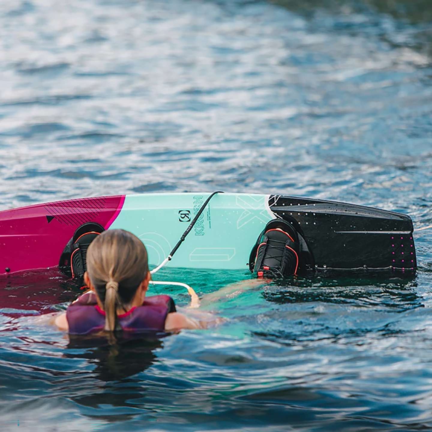 Ronix Women’s Krush 2026 Wakeboard side rocker and rail profile view