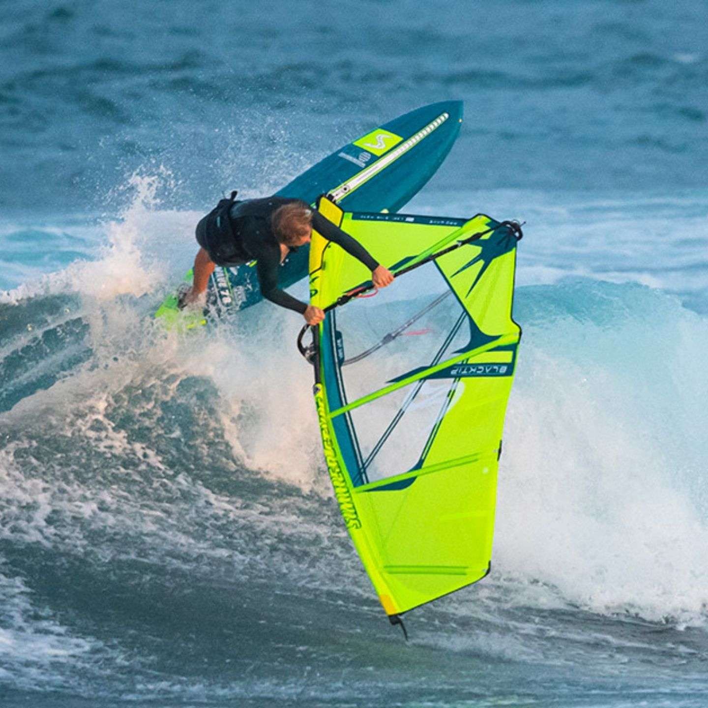 Simmer Blacktip 2022 windsurf sail alternate view highlighting the sail graphics, battens and reinforced window panels
