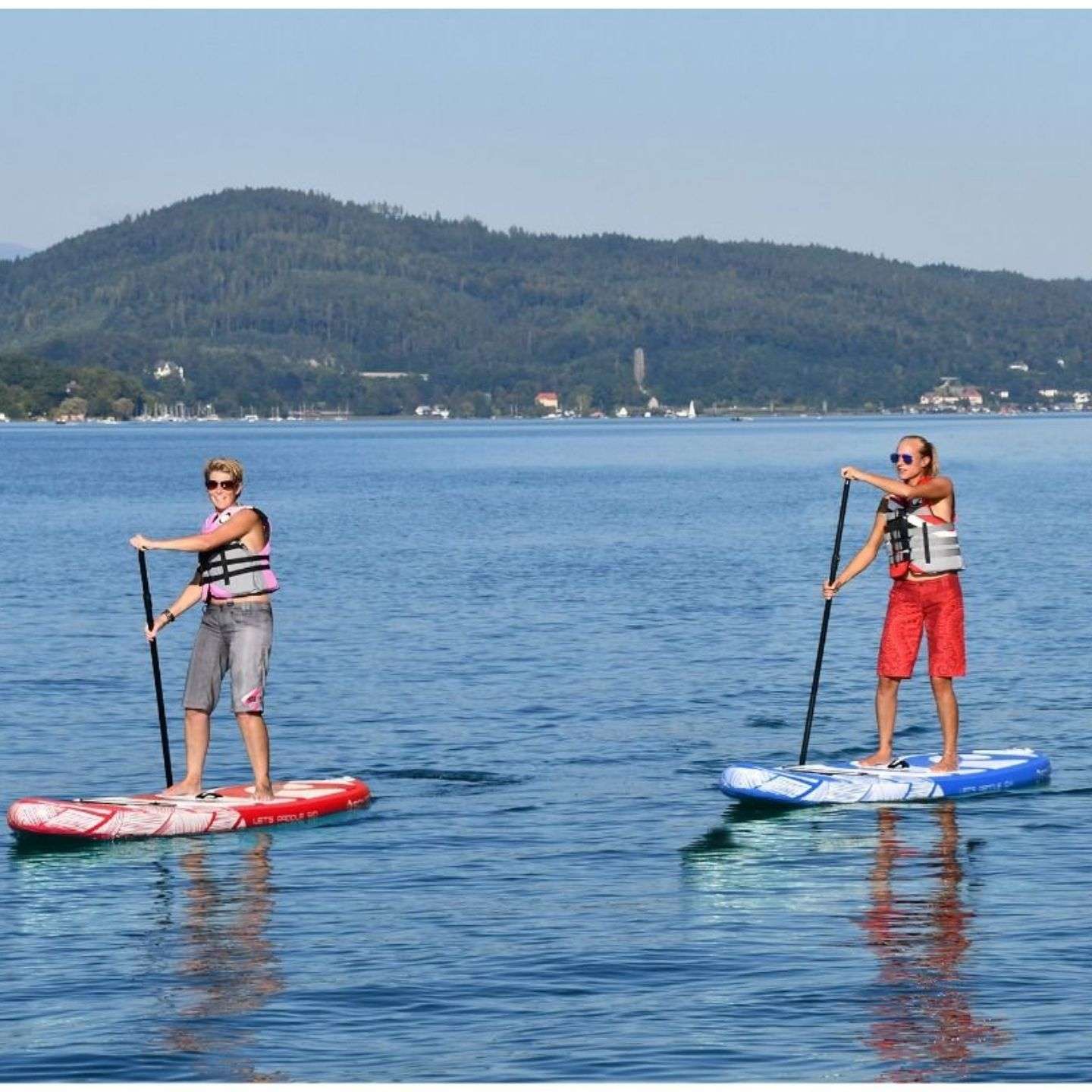 Spinera SUPVENTURE DLT iSUP inflatable stand up paddle board lifestyle view of the inflatable paddle board set up for flat-water paddling