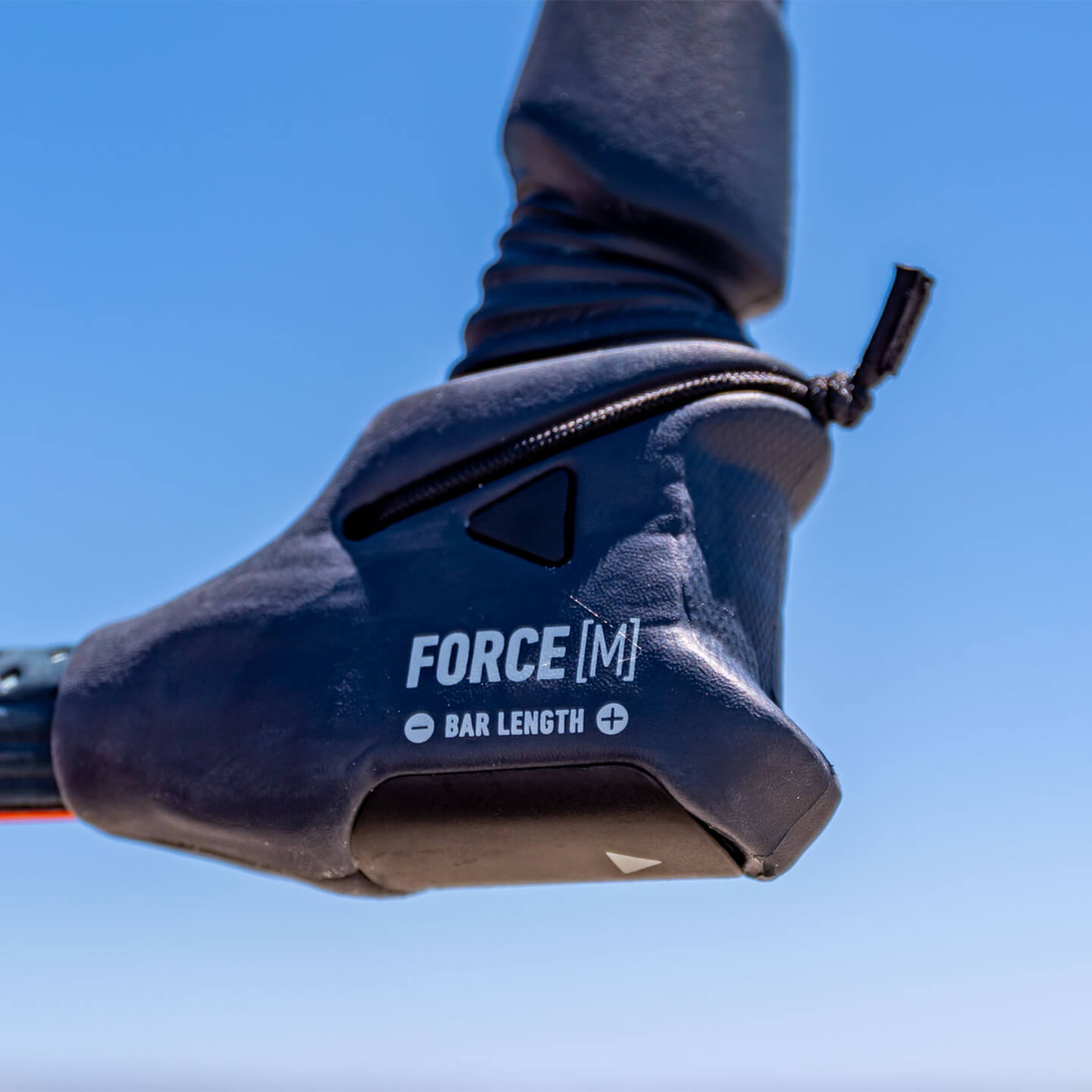 flysurferforce3baralt2 Flysurfer Force 3 Control Bar, quick release and chicken loop close-up