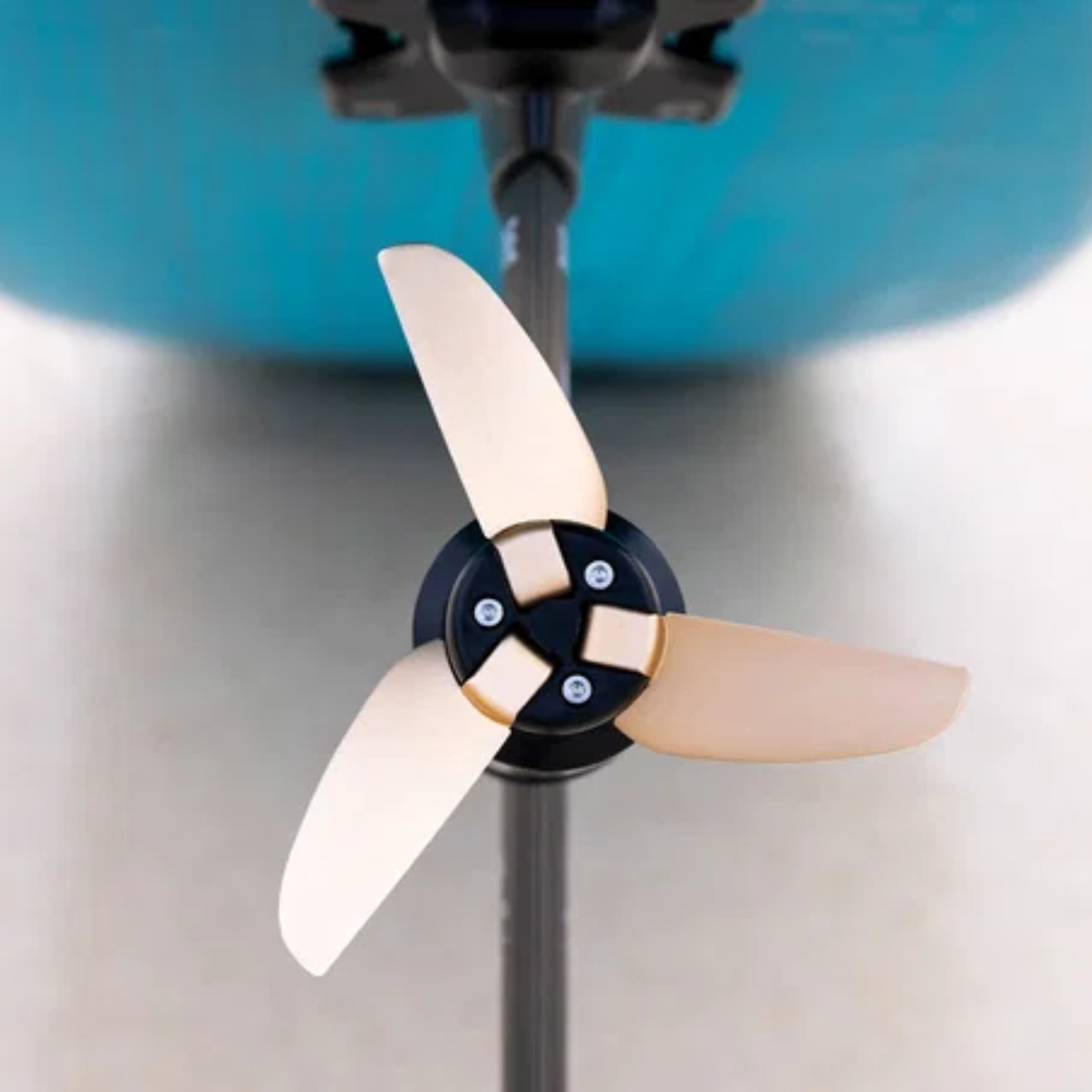 duotonefoilassist3bladepropelleralt1 Duotone Foil Assist 3 Blade SLS Propeller close up