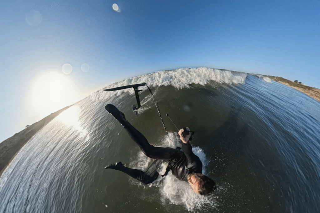 Foil assist crash in empty surf line-up