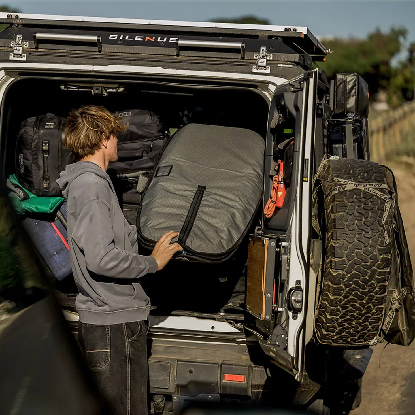 ION Wing Single Boardbag Core Slim 2026 storage and wheel detail