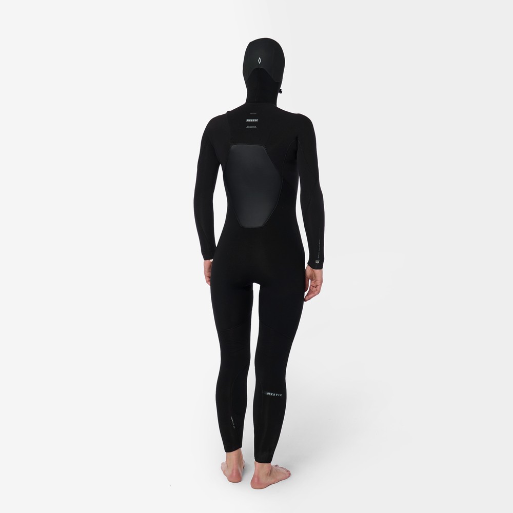 Close-up detail shot of the front-zip on the Mystic Gem 6/4/3mm Hooded Fullsuit women's wetsuit in Black.