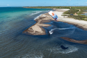 Slingshot Code showing how agile a freeride kite can be in a shallow water lagoon